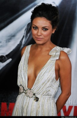 Mila Kunis - Photo