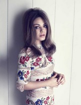 Mila Kunis - Photo