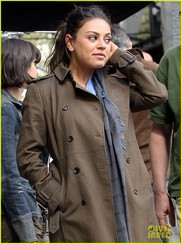 Mila Kunis - Photo